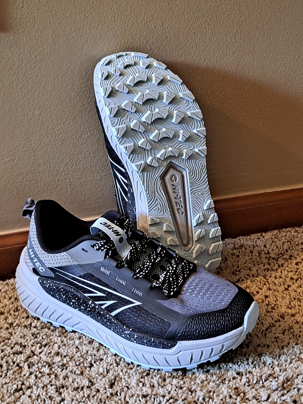 Hi-Tec Women's Catalina II trail running shoes in black and gray Size 6